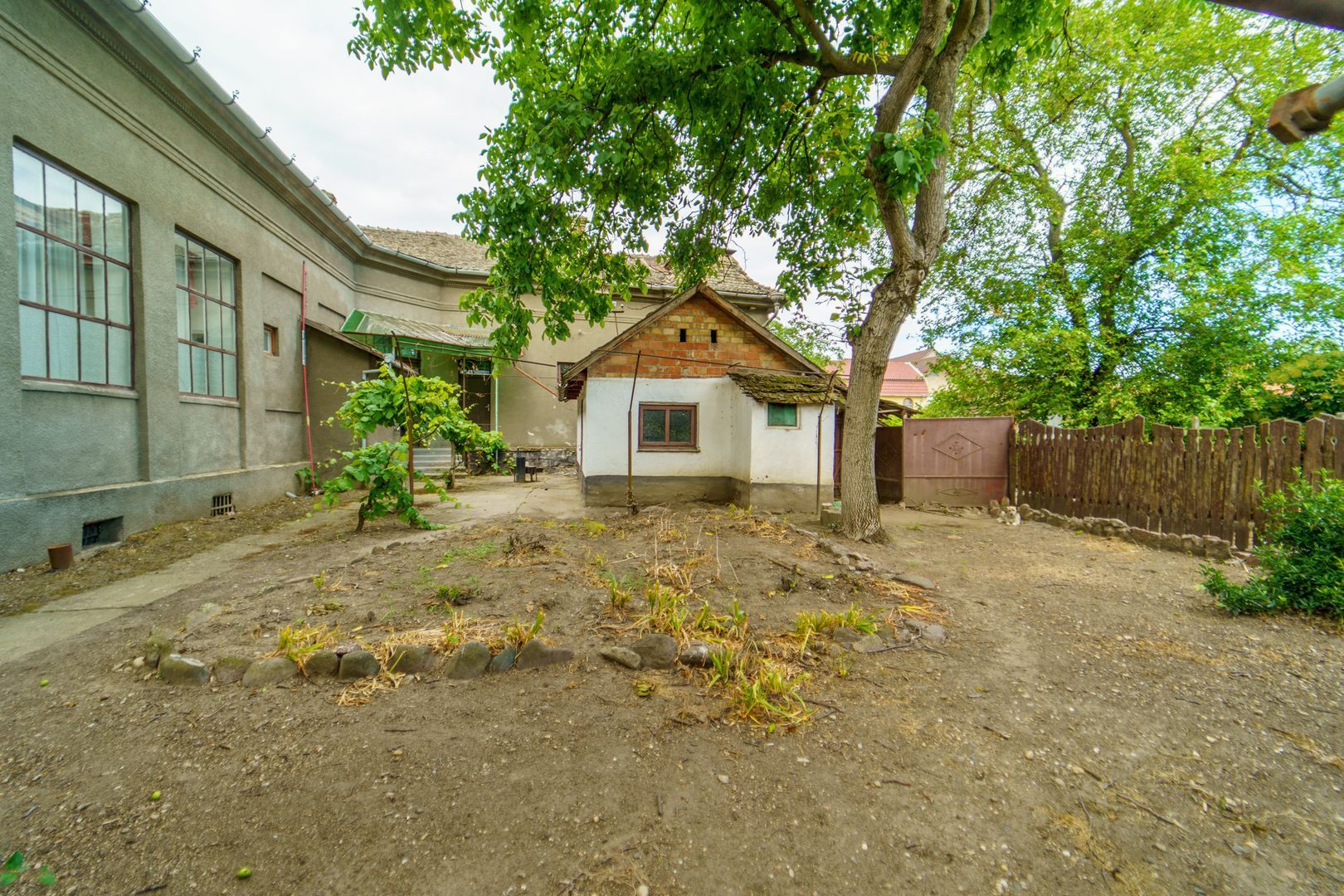 Casă cu teren 1674 mp - Poză 12