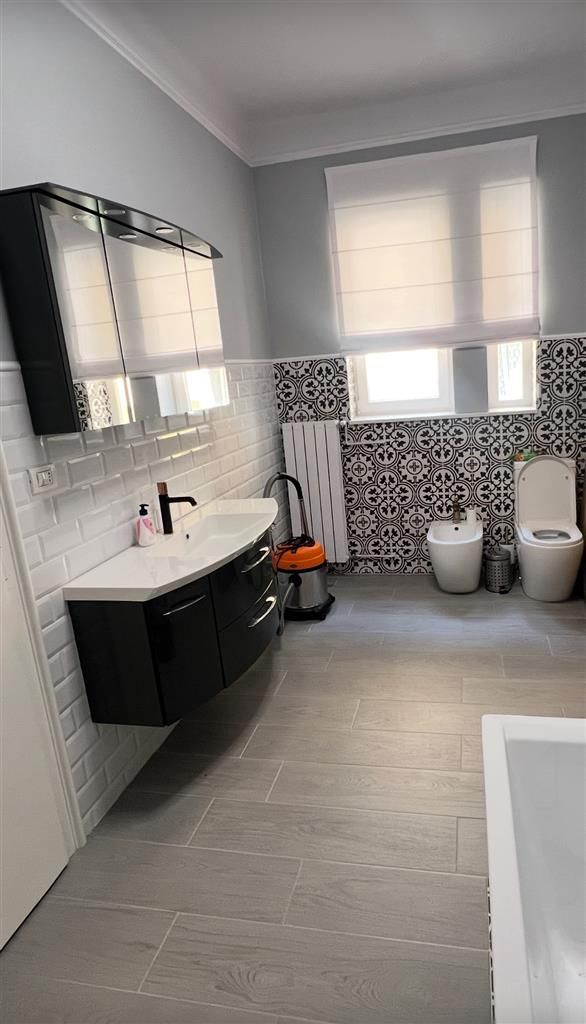 3 camere deosebit amenajat LUX  boxa curte acces auto - Poză 10