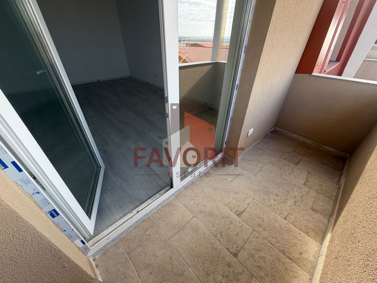 Decomandat. Disponibil imediat. Strada asfaltata - Poză 4