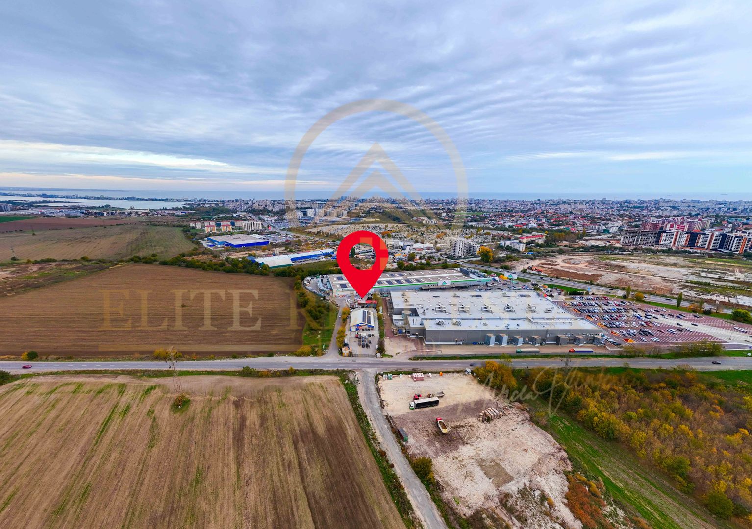 Aurel Vlaicu - Teren 3000 mp cu deschidere 30 m la Varianta Ovidiu. - Poză 1