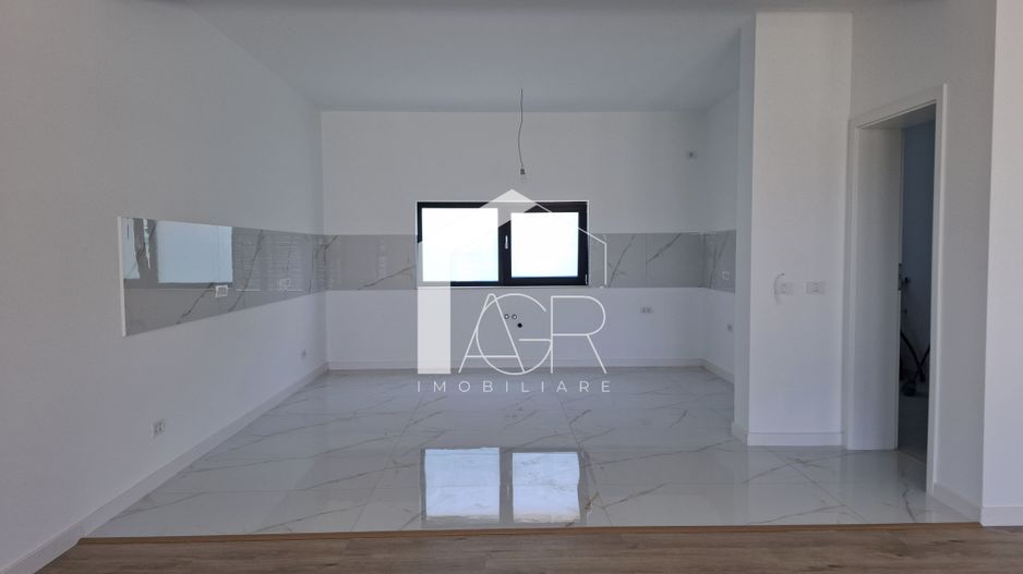 Casa cu 4 camere de vanzare, Bucov, Mica Roma - Poză 5