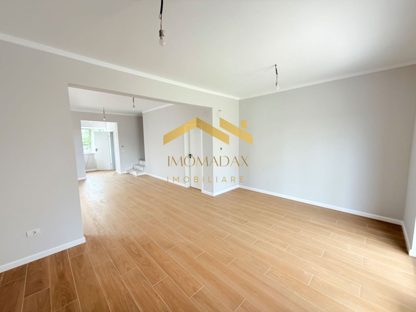 Bucovăț-Duplex 4 Camere-La Cheie - Poză 16