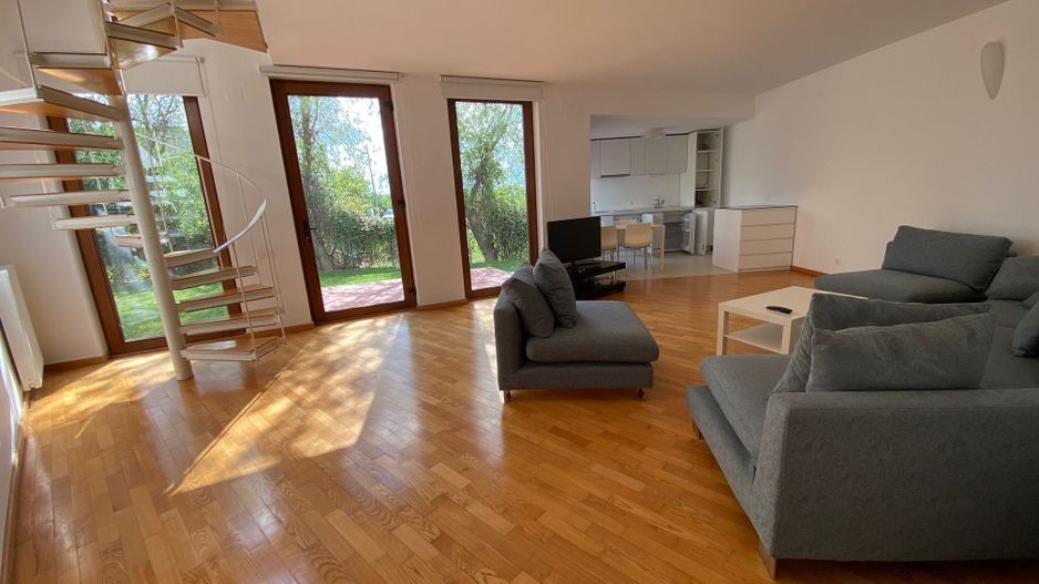Apartament deosebit cu curte proprie si 2 locuri de parcare - Poză 5