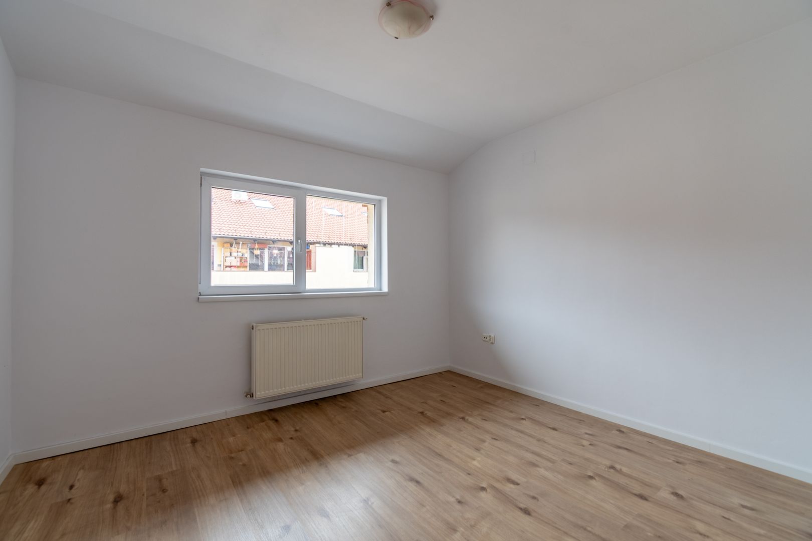 Apartament renovat cu 2 camere + loc de parcare de vanzare Floresti - Poză 3