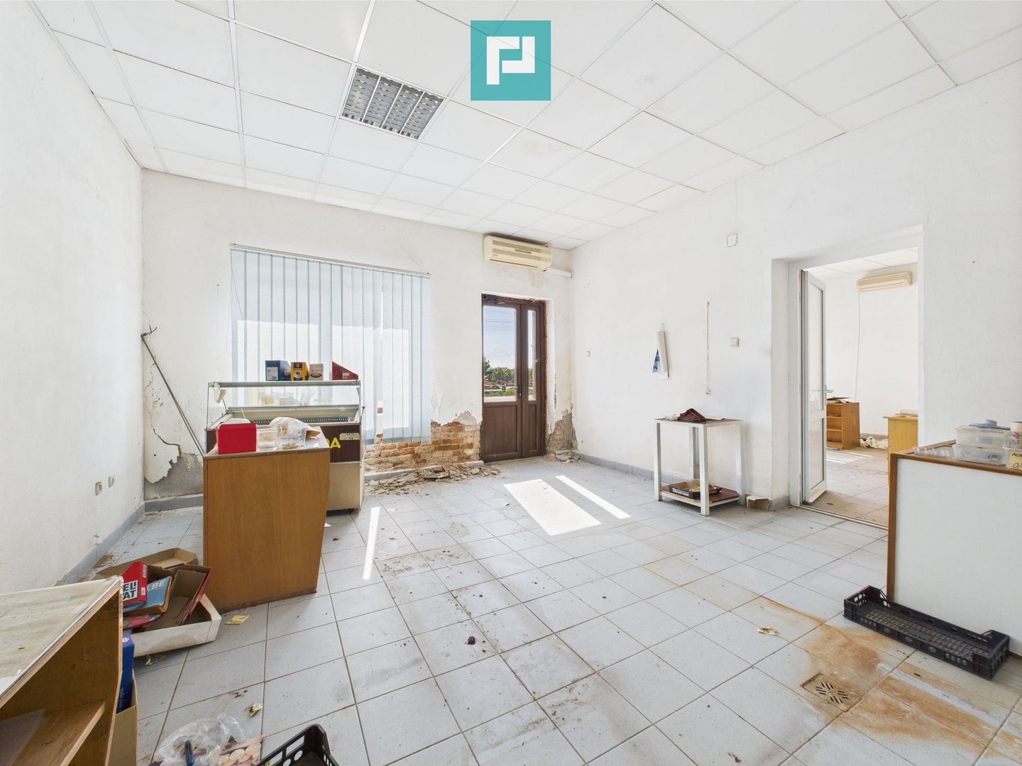 Clădire cu 5 camere cu teren și hală în Cenad - Poză 3