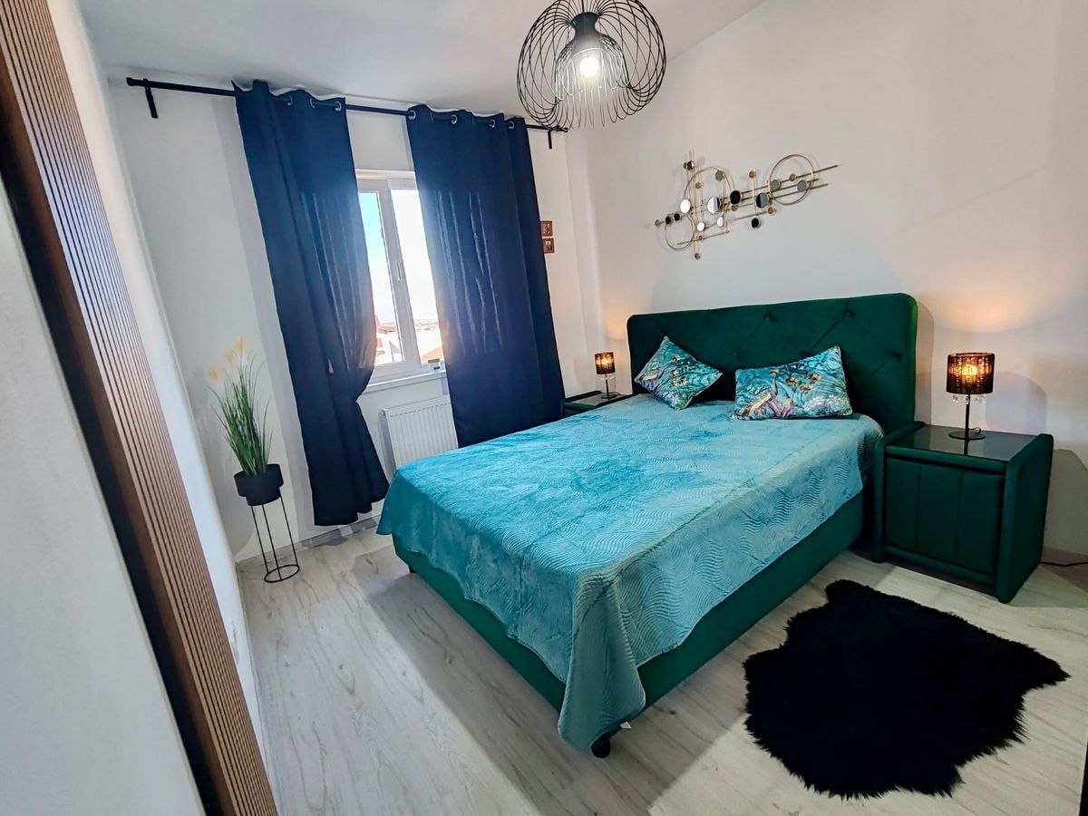 APARTAMENT DE LUX 3 CAMERE SI LOC DE PARCARE MOBILAT SI UTILAT - Poză 1