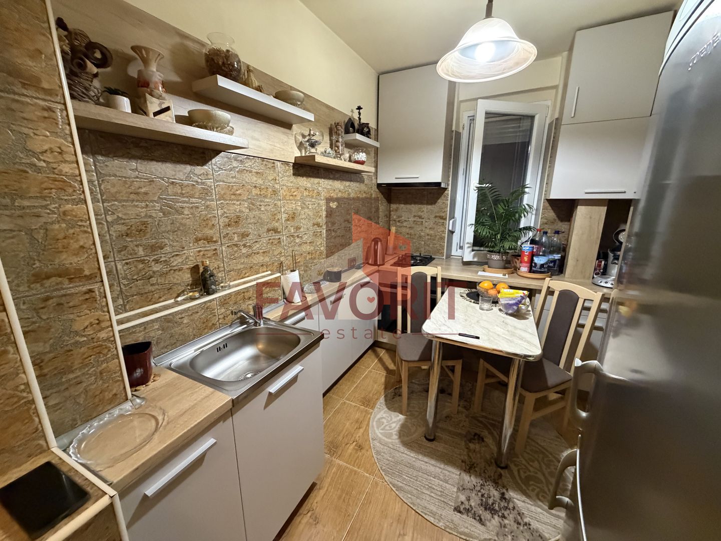 Etaj intermediar. Mobilat. Pozitie excelenta - Poză 7