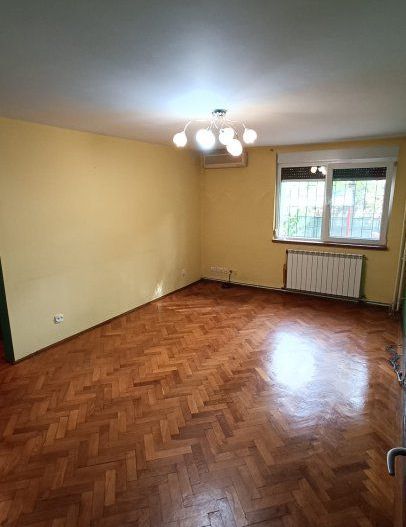 Apartament cochet cu curte  - Titan - Minis - Poză 2