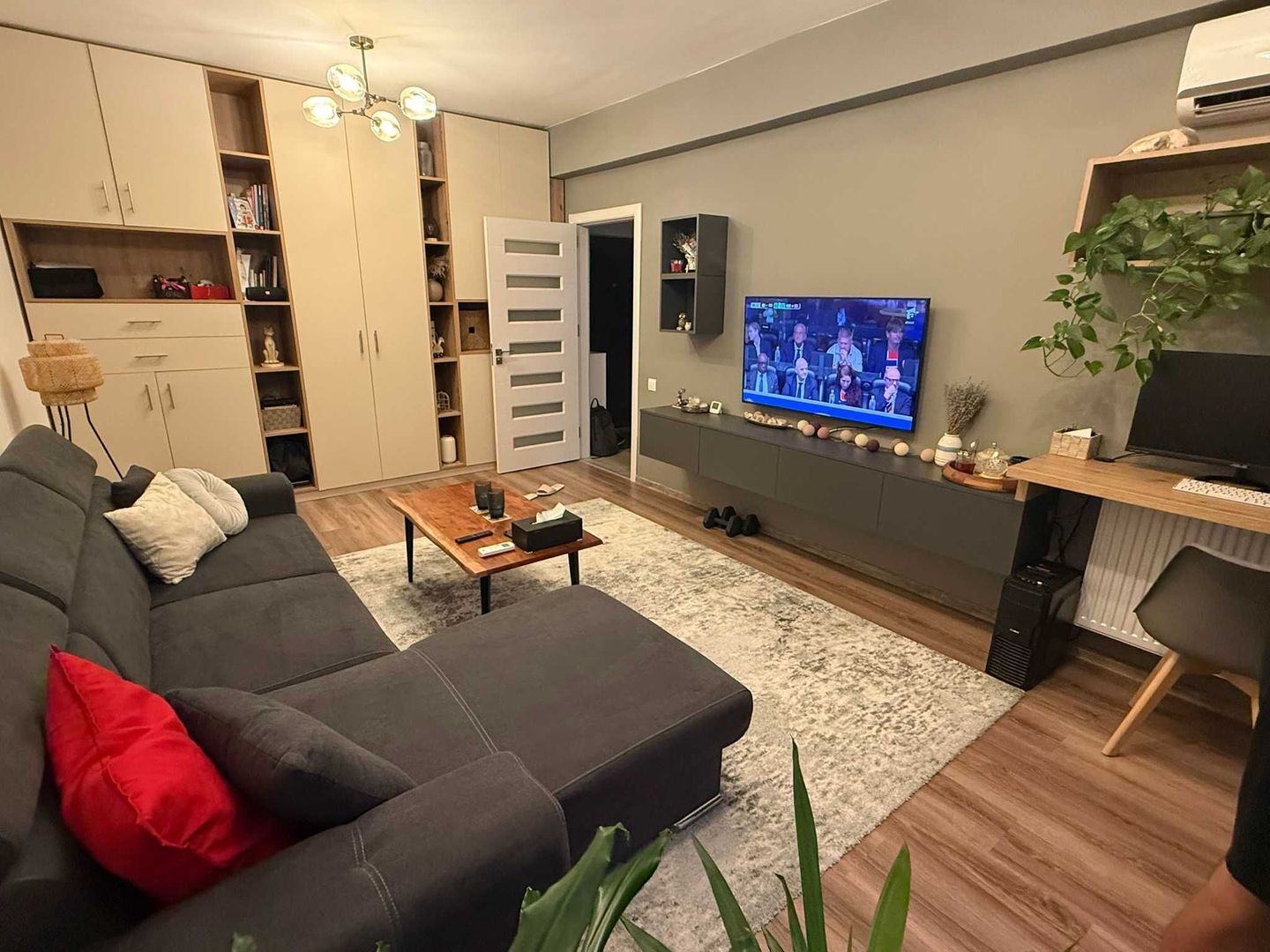Apartament 2 camere. Decomandat. Loc de parcare. Bld. Metalurgiei. - Poză 3