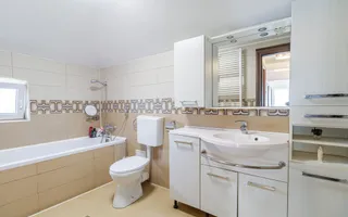Casă de vânzare Tâncăbești cu grădină, aproape de lac - Poză 16