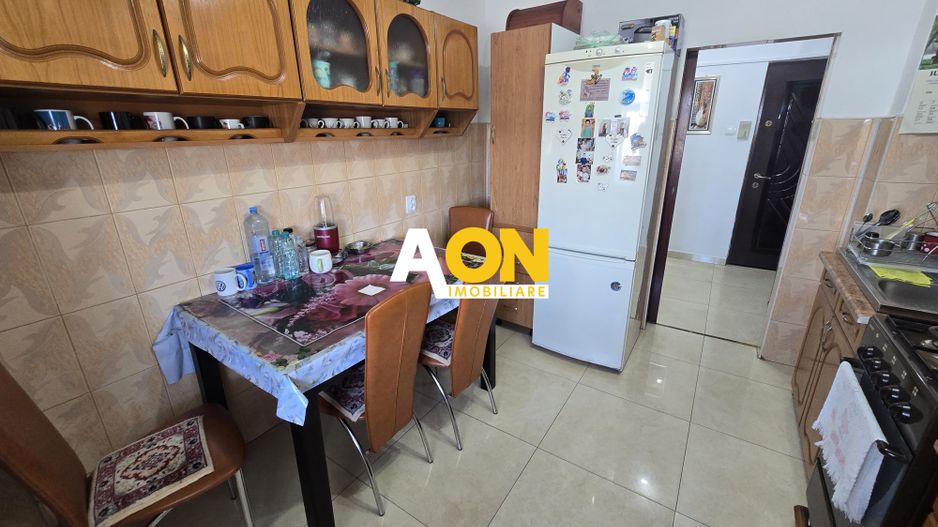 Apartament 3 Camere, 2 Bai, cu Balcon - Poză 8