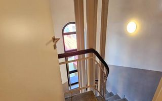 🏢 Spațiu de birouri – 5 camere, 3 băi – Mansardă vilă, Central - Poză 40