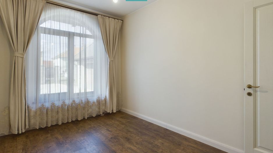 Vilă la sol cu 3 camere în Pârneava - Poză 12