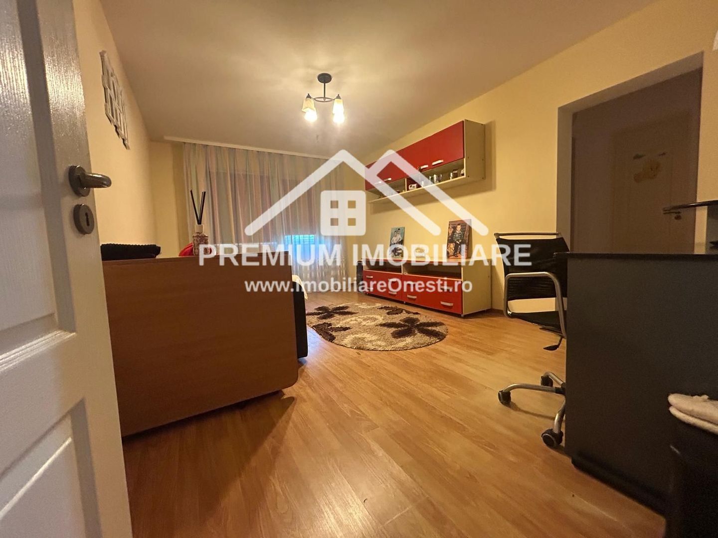 Apartament 2 camere, etaj 1, zona de Sus, mobilat și utilat - Poză 1