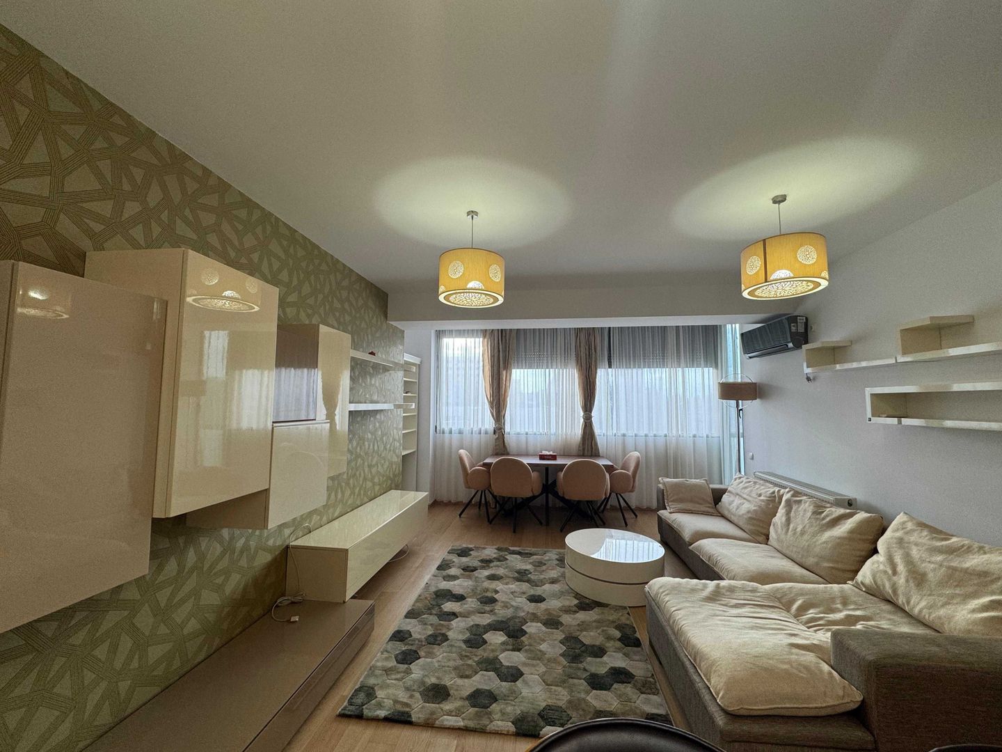 Apartament 3 camere LUX, 2 băi, 2 balcoane, centrală, parcare inclusă, boxă - Poză 2