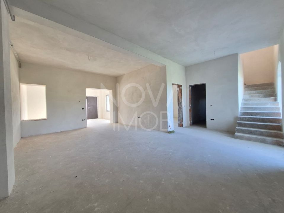 Casa generoasa cu 5 camere, 2 bai, dressing si parcare – Sura Mica - Poză 13