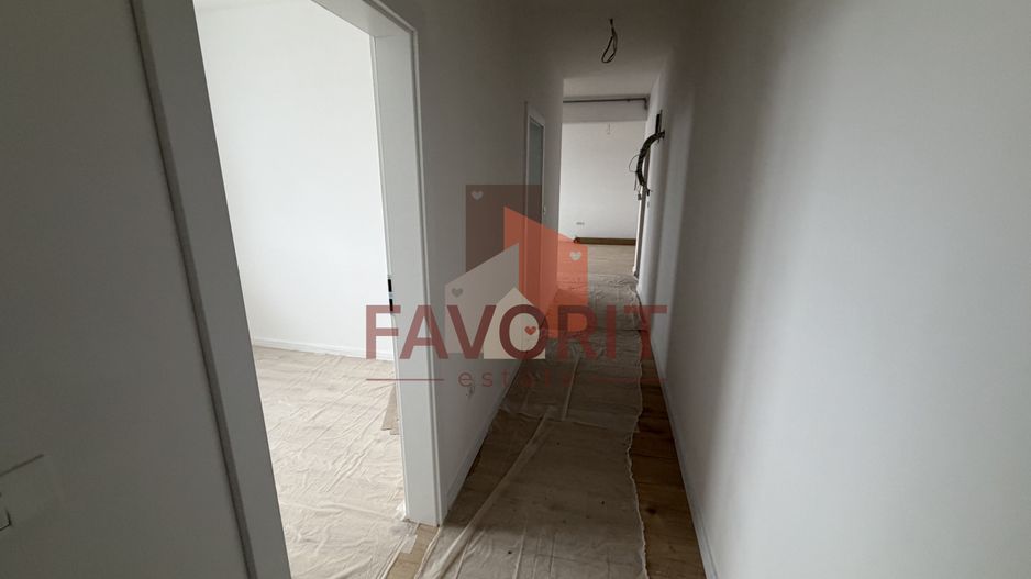 Bloc Nou. Gradina proprie de 103 mp si 2 locuri de parcare inscrise in CF. - Poză 14