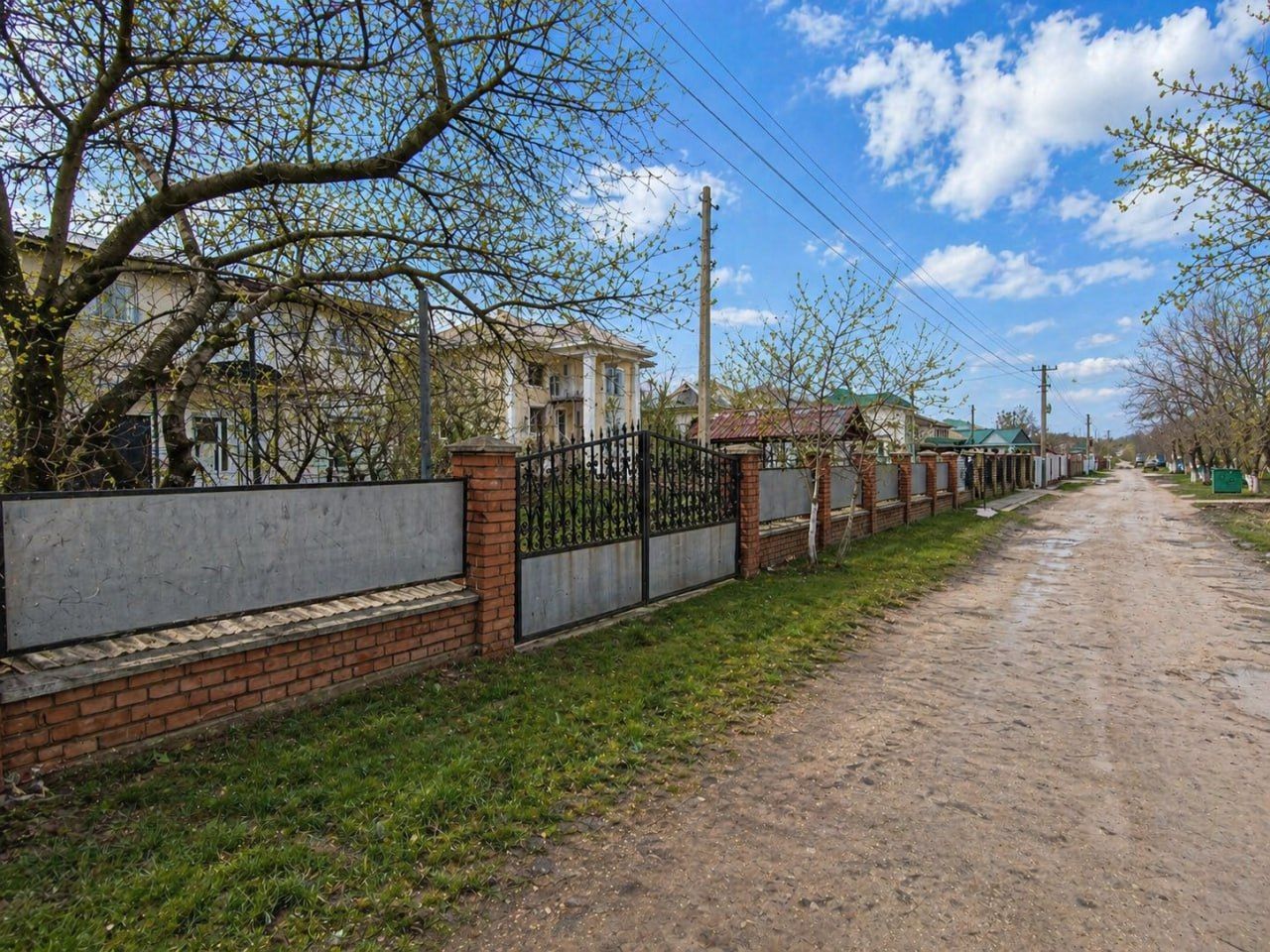 Casă + teren 7,48 ari și garaj – Drochia | 178 m² | 55.000 € - Poză 9