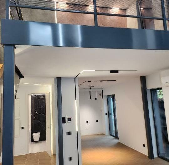 Apartament tip Loft cu finisaje industriale si gradina - Poză 9