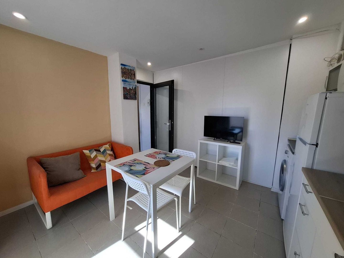 STUDIO- OBOR, BLOC REABILITAT, DORMITOR SEPARAT, MODERN - Poză 2