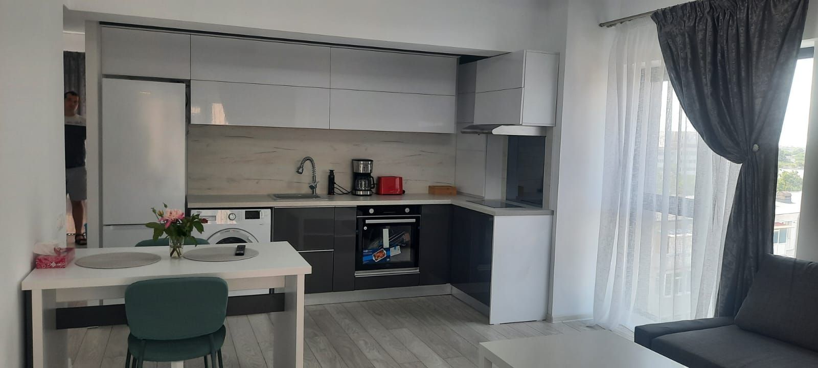 Inchiriez apartament 3 camere Faleză Dunării - Poză 2