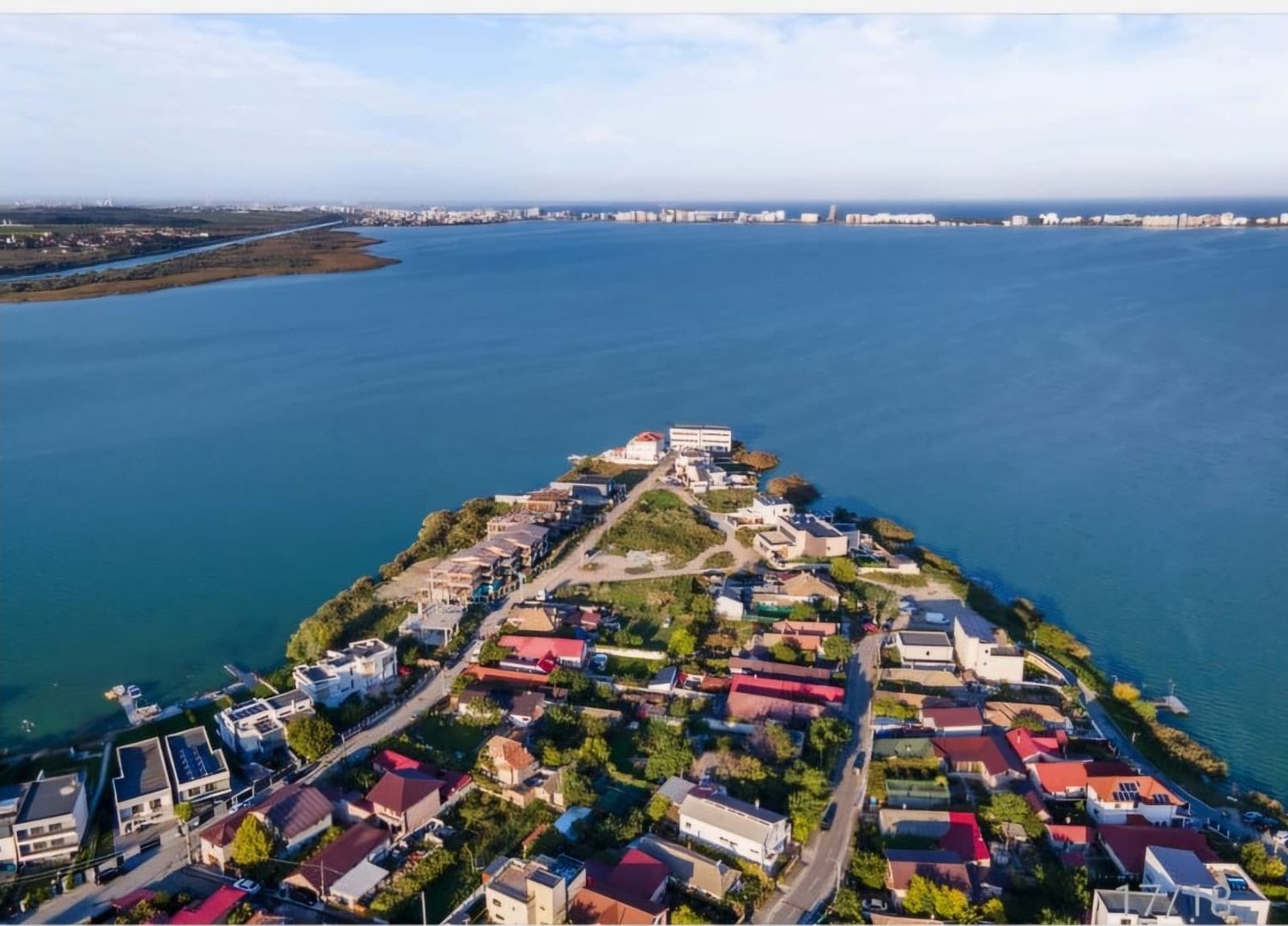 Vila de vanzare pe malul Lacului Orasului Ovidiu/Constanta - Poză 2