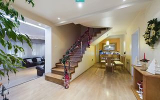 Casă situată Central în Dumbrăvița - Poză 12