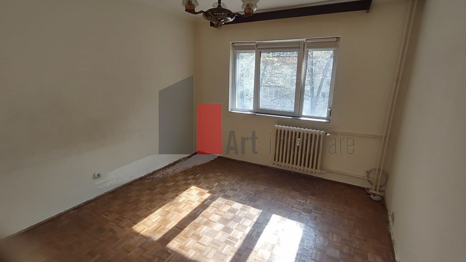 Vânzare apartament 4 camere semidecomandat Emil Racoviță - Spiru Haret - Poză 1