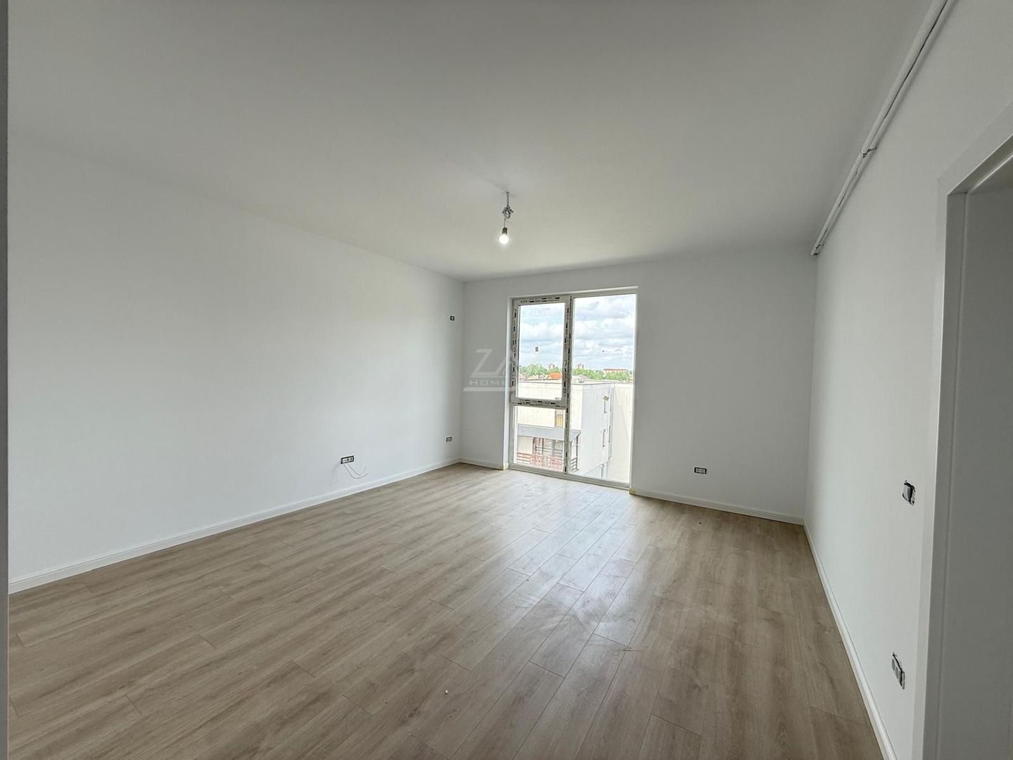 Bloc finalizat. Lift. Loc de parcare. - Poză 1