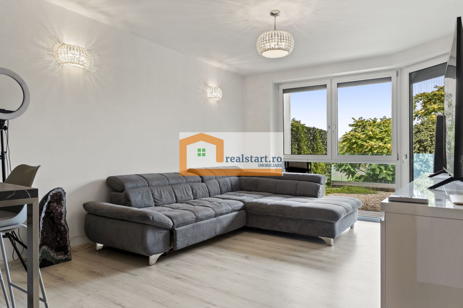 Parter Inalt, Terasa 38 mp vedere parc, mobilat si utilat premium - Poză 5