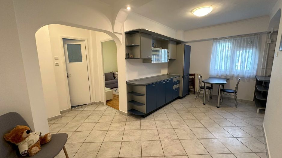 Apartament spatios cu trei camere, Vatra Luminoasa - Poză 3