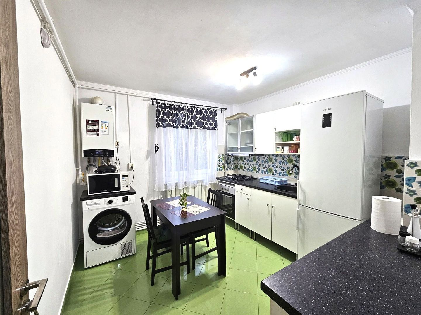 Închiriez Apartament cu 🏡 2 camere, centrală proprie, parcare, 1 Decembrie 1918 - Poză 6