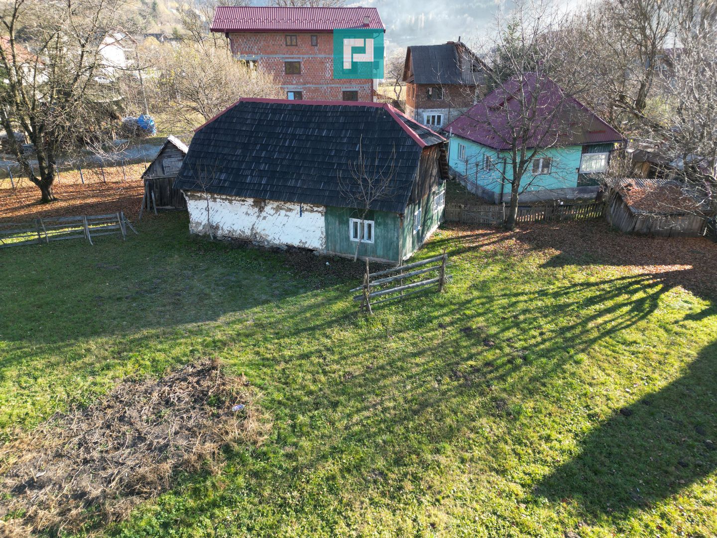 Casă de lemn, cu teren în Borșa - Poză 6