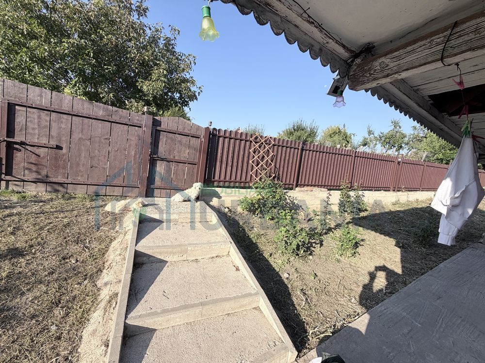 Casă de vânzare în Strunga, județul Iași - 2 camere, teren 1756 mp - Poză 7