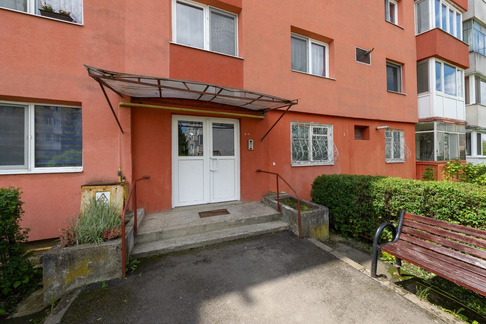 Sacele-Apartament 2 camere+2 locuri de parcare - Poză 12