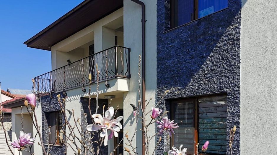 Descoperă Eleganța și Rafinamentul: Vila de Vis pe un lot generos - Poză 2