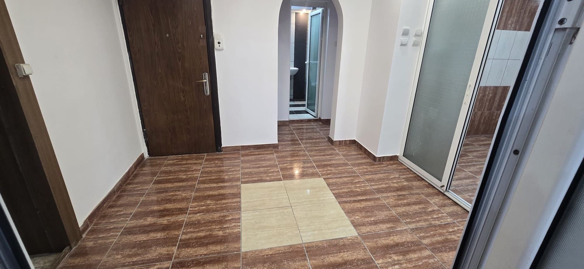 Apartament 4 camere Soseaua Berceni /an 1981 - Poză 1