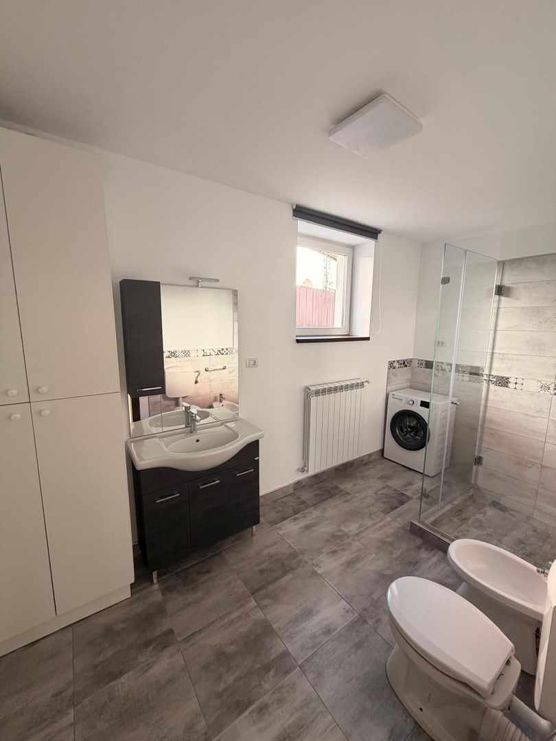 Apartament CENTRAL, living open space, dormitor, zona 7 strazi - Poză 5