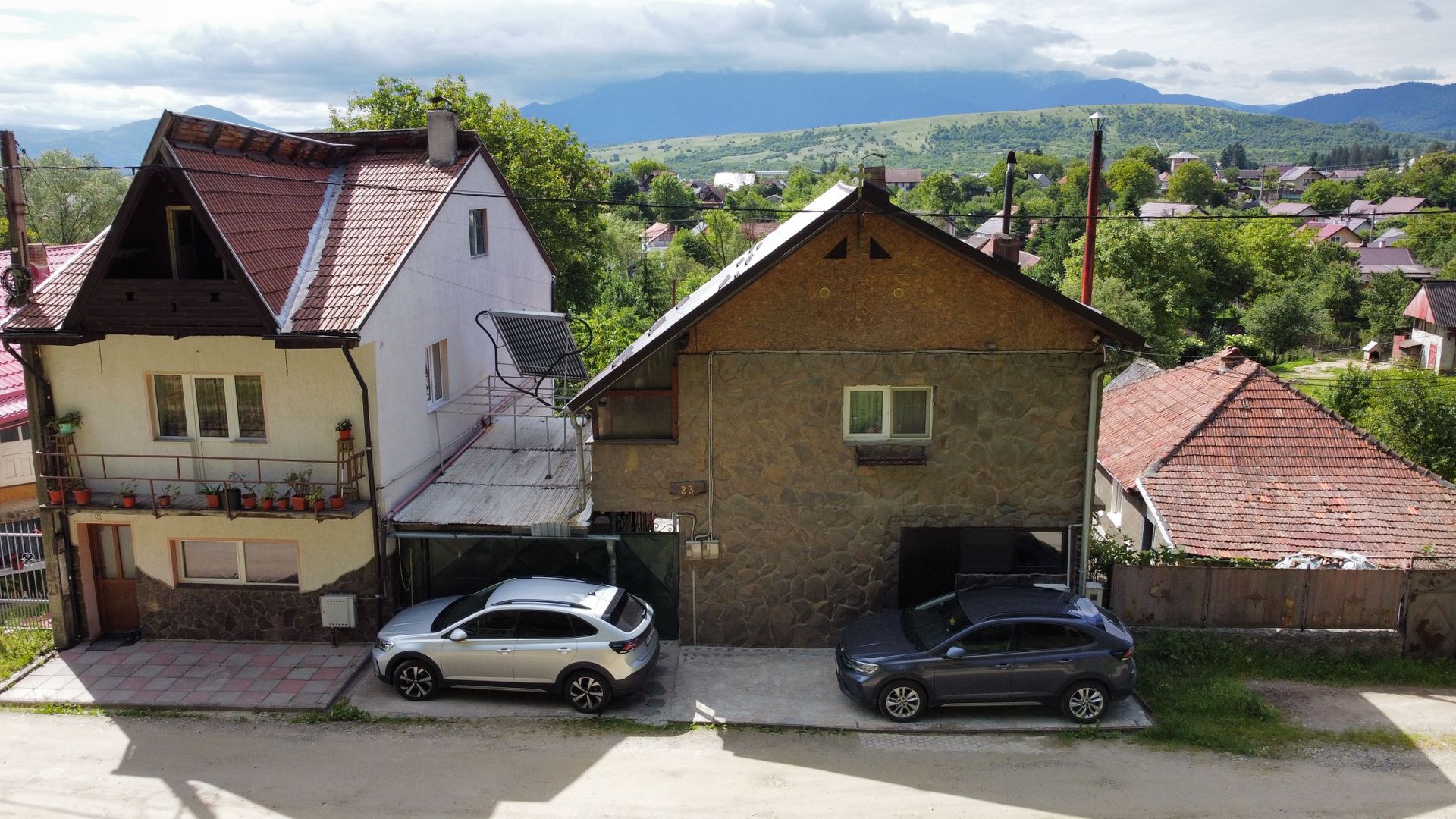 Apartament tip casă la curte, lângă pădure – Zărnești - Poză 3