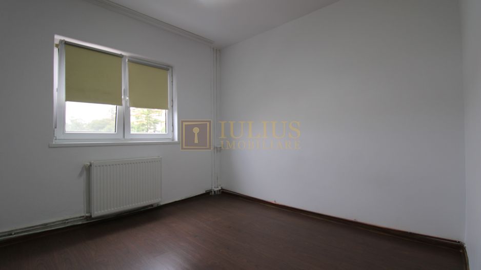 Zona Lipovei, 4 camere + 2 bai, centrala proprie - Poză 11