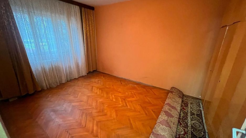 2 cam Girocului parter inalt  cu balcon - Poză 4