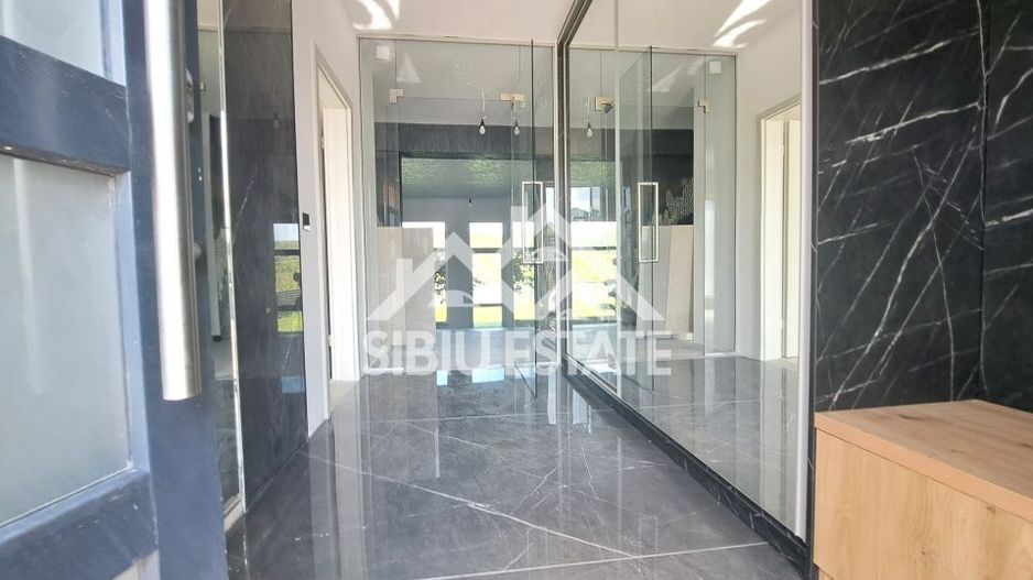 Casa Sibiu Cisnadioara, garaj, piscina, terase panoramice - Poză 7