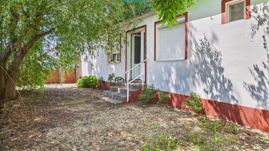 Casă de vacanță mobilată și utilată la Miniș - Poză 18