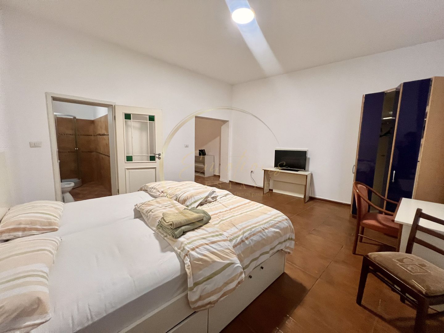 Apartament cu 1 camera la vila ( bucatarie comuna ) | UTILITATI INCLUSE - Poză 2