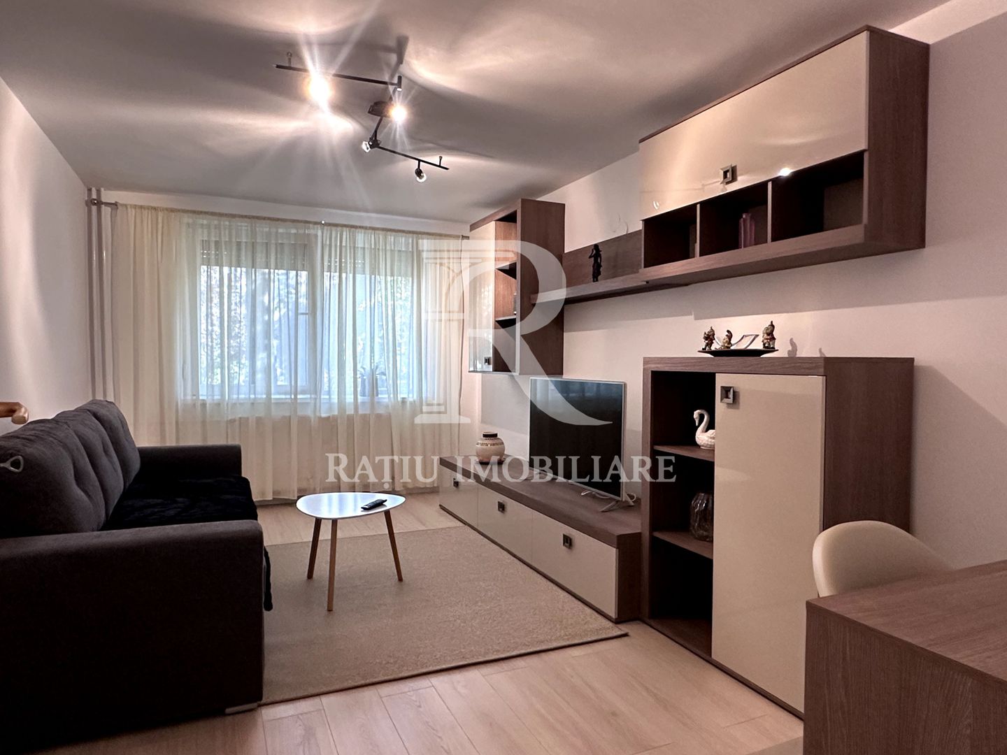 Apartament cu 2 camere | Prima Închiriere | Piața 1 Decembrie | Oradea - Poză 1