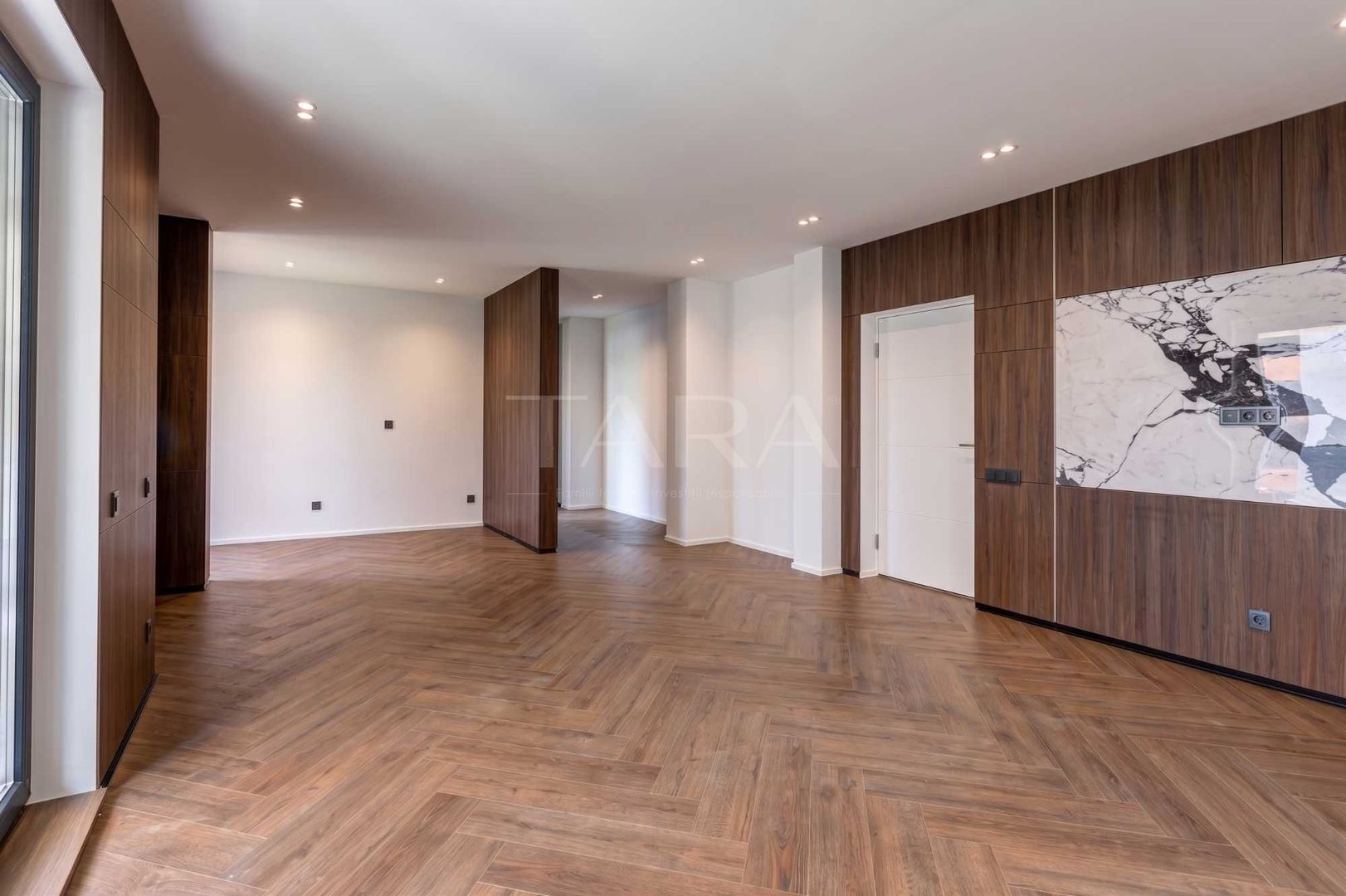Apartament nou cu 2 camere, 58 mp + balcon, aproape de Iulius Mall. - Poză 2
