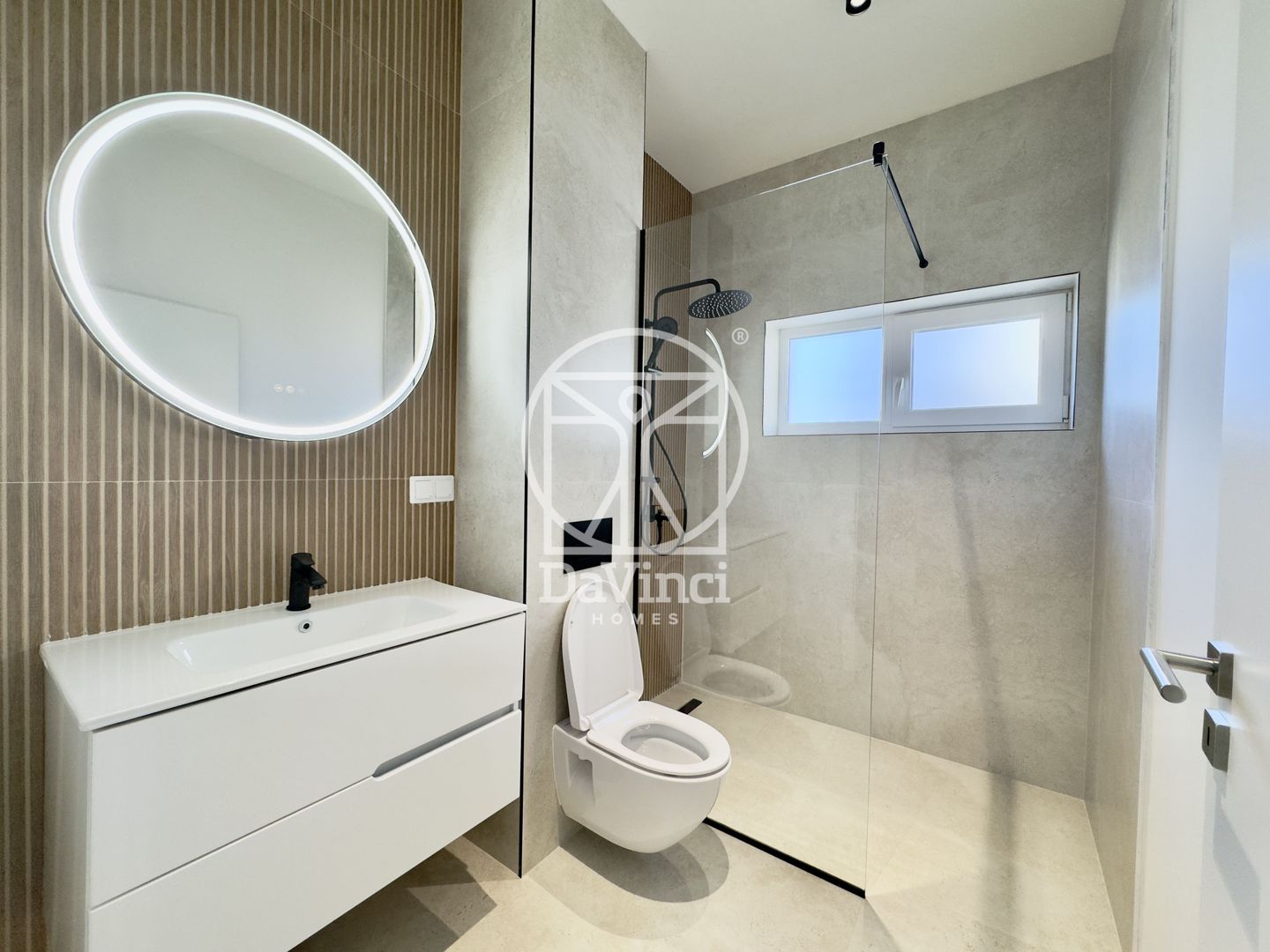 Apartament 3 camere, finisat la cheie, aer conditionat -  etaj 1 - - Poză 4
