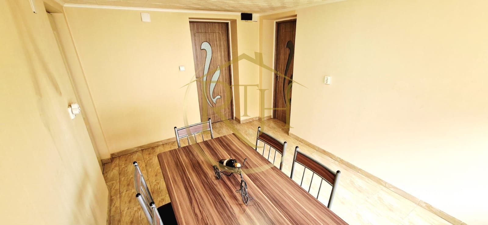 Vand casa recent renovata cu 900 mp curte si gradina in Carpinis - Poză 8