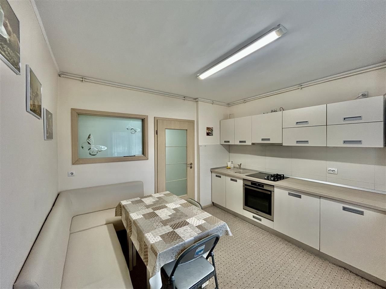 Apartament de închiriat în Sibiu – 3 camere, decomandat, 2 băi, 80 mp - Poză 1