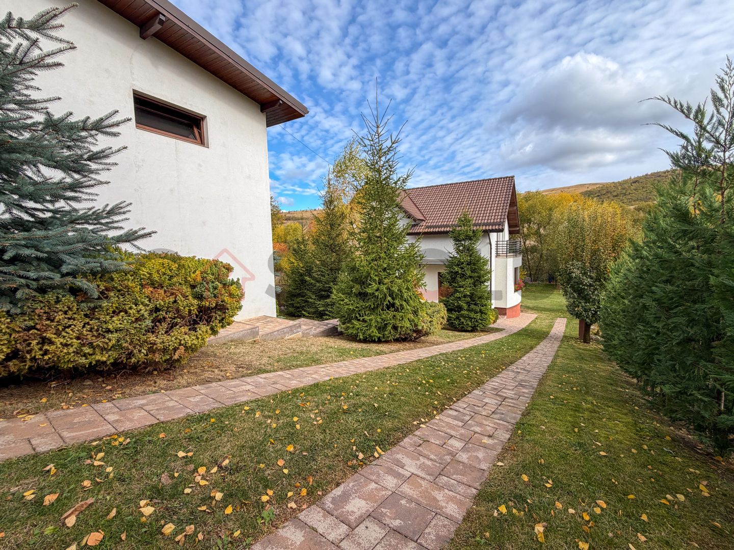 Casa individuală cu teren de 1400 mp, Salicea - Poză 3
